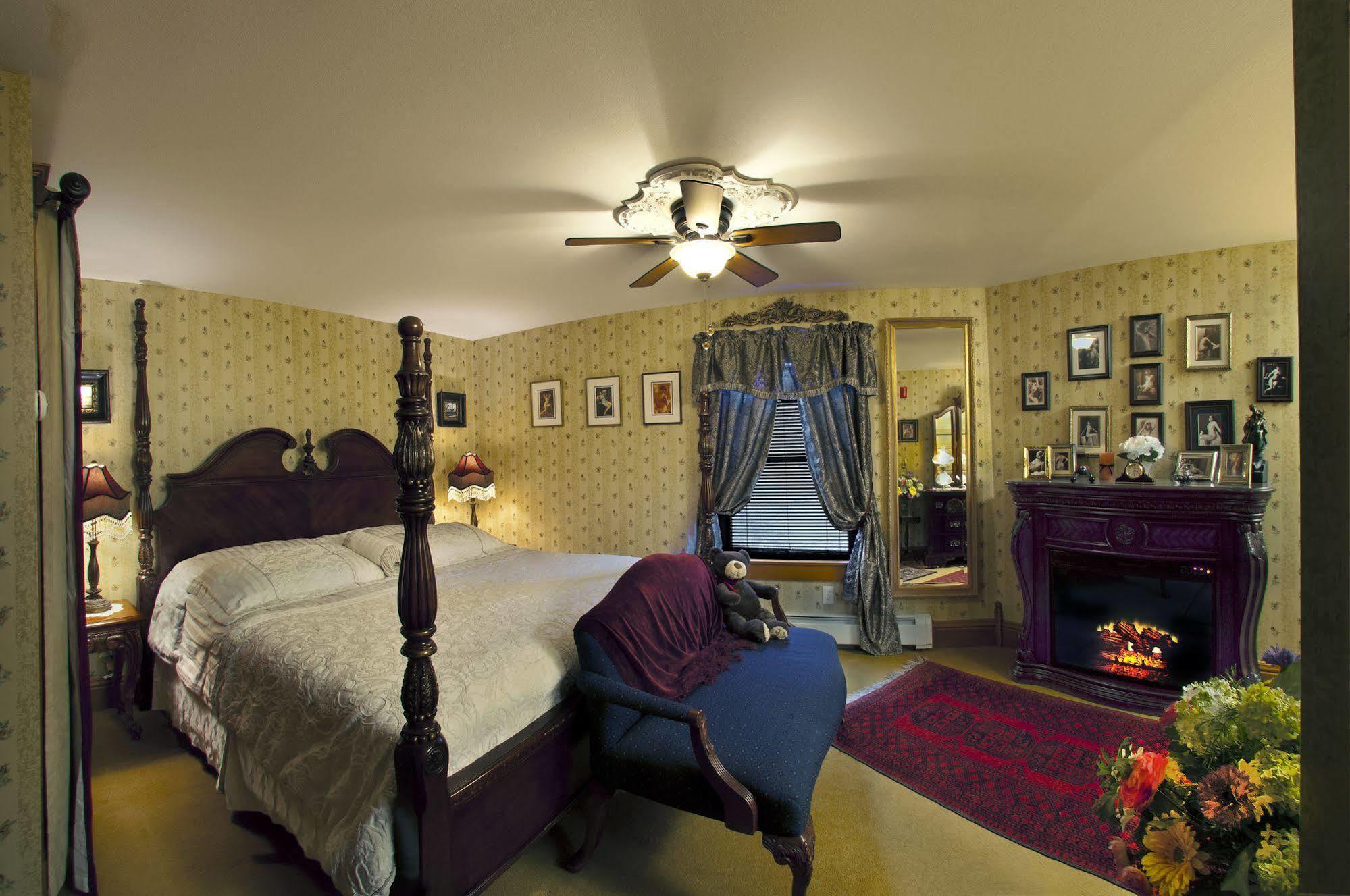 The Historic Elk Mountain Hotel Buitenkant foto