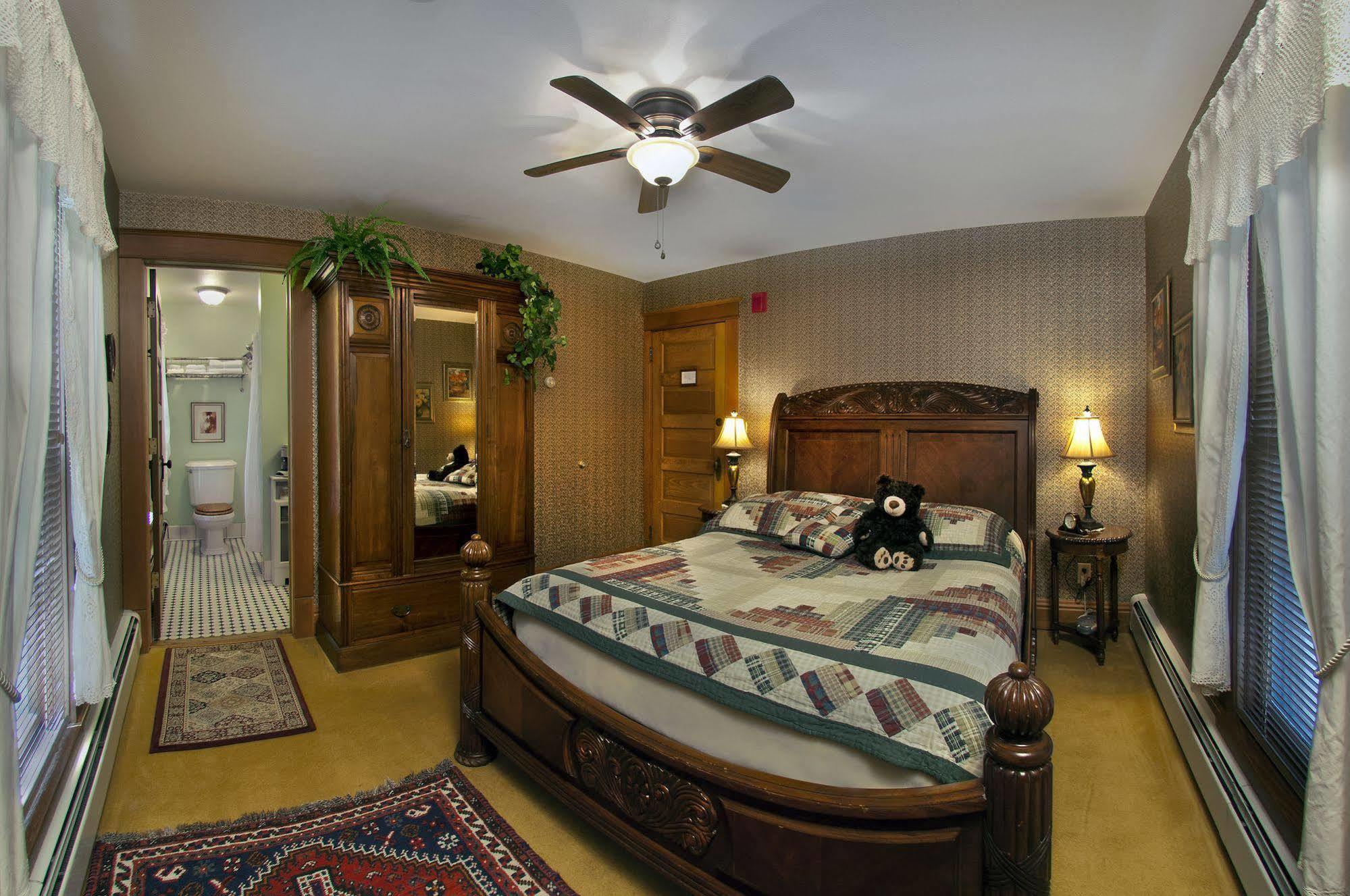 The Historic Elk Mountain Hotel Buitenkant foto