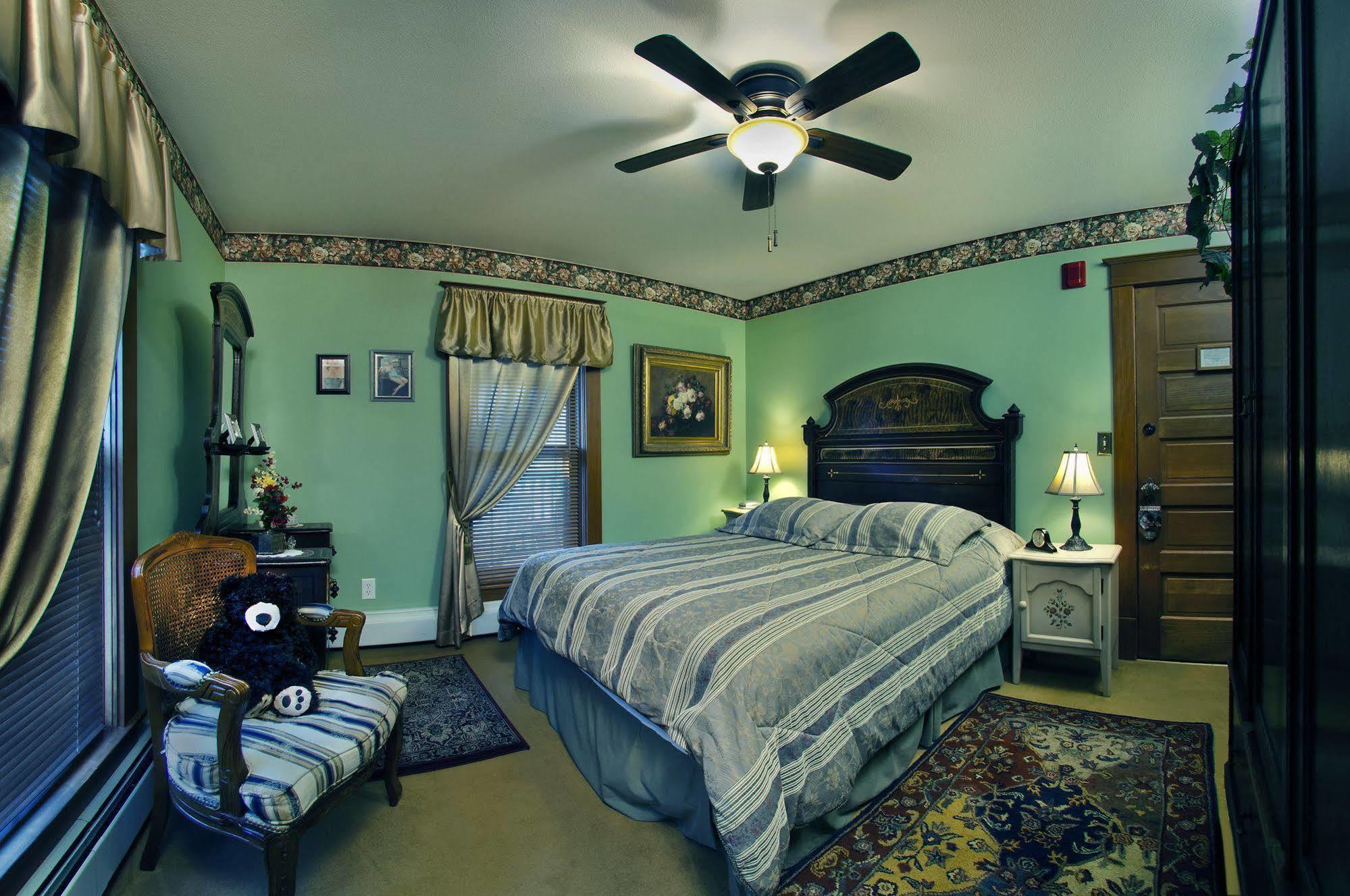The Historic Elk Mountain Hotel Buitenkant foto