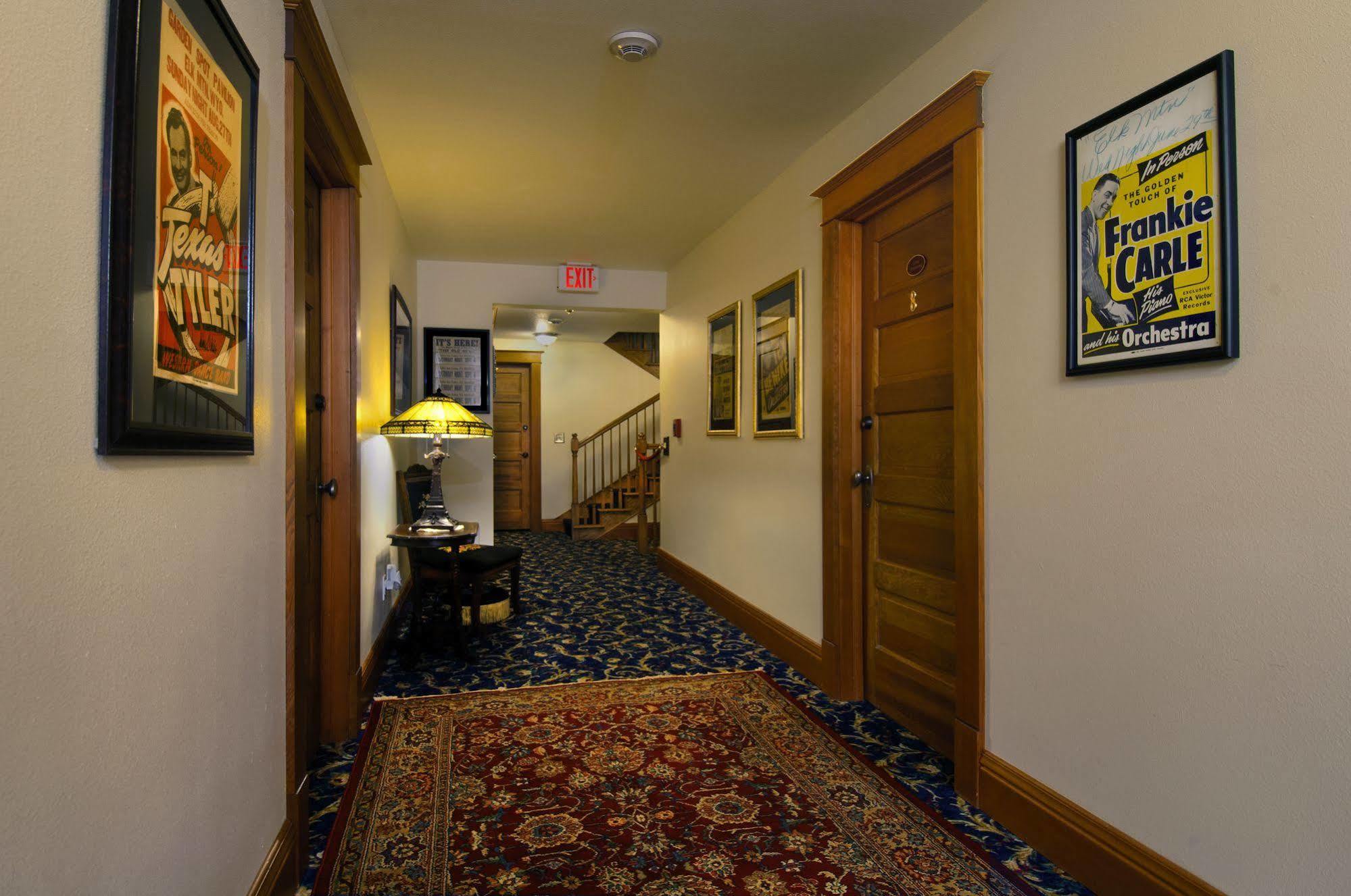 The Historic Elk Mountain Hotel Buitenkant foto