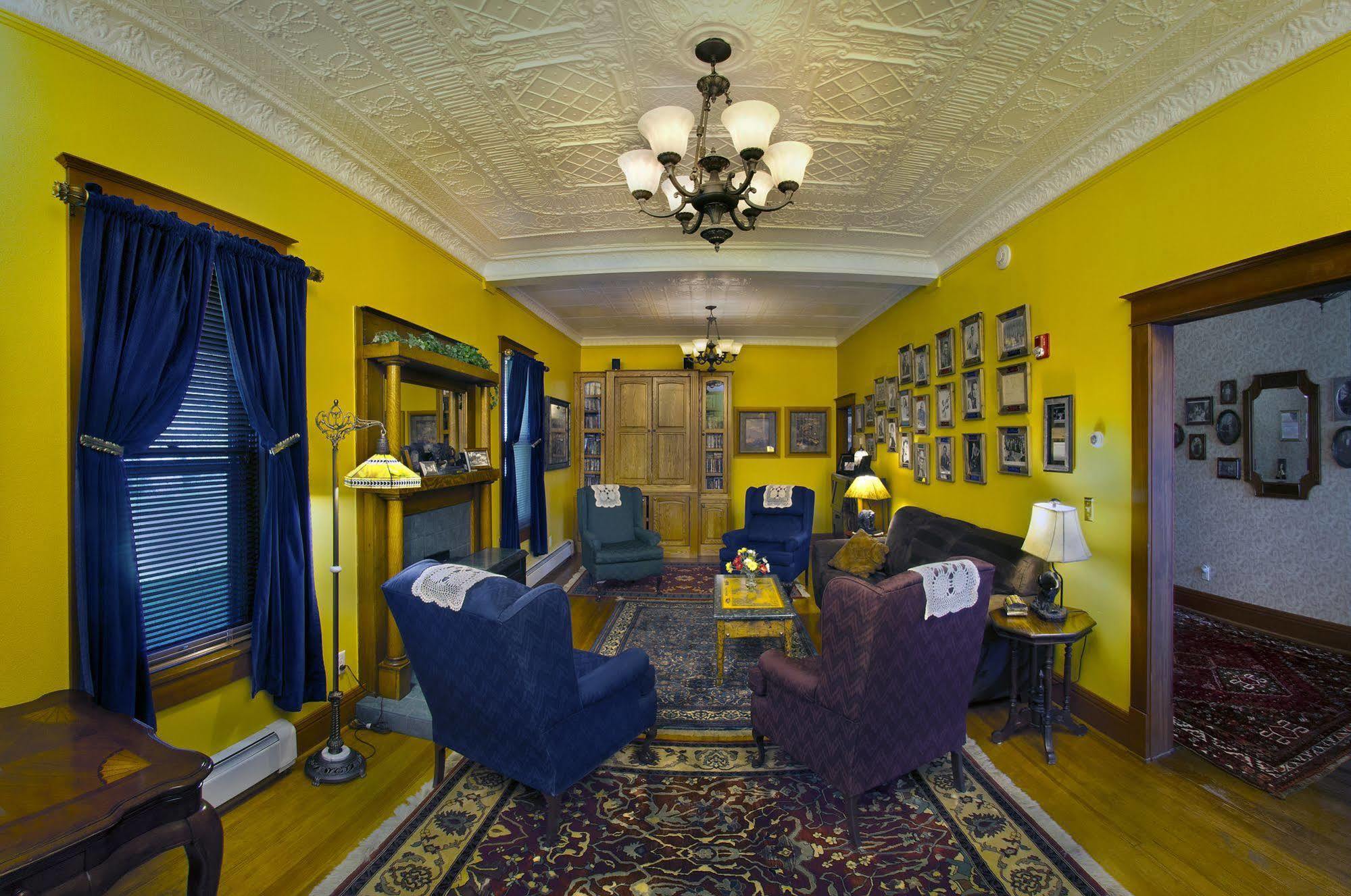 The Historic Elk Mountain Hotel Buitenkant foto
